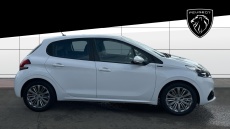 Peugeot 208 1.2 PureTech 82 Signature 5dr [Start Stop] Petrol Hatchback